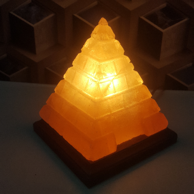 himalayan pyramid lamp (large cut & door)